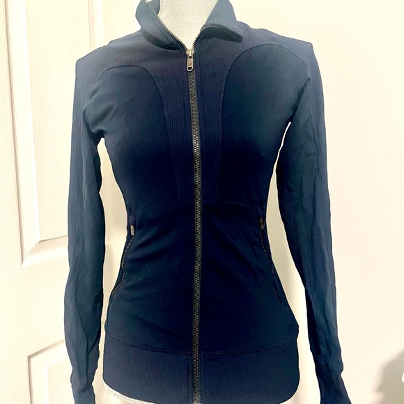 Lululemon zip up jacket, navy blue size 6 NWOT - Picture 2 of 4